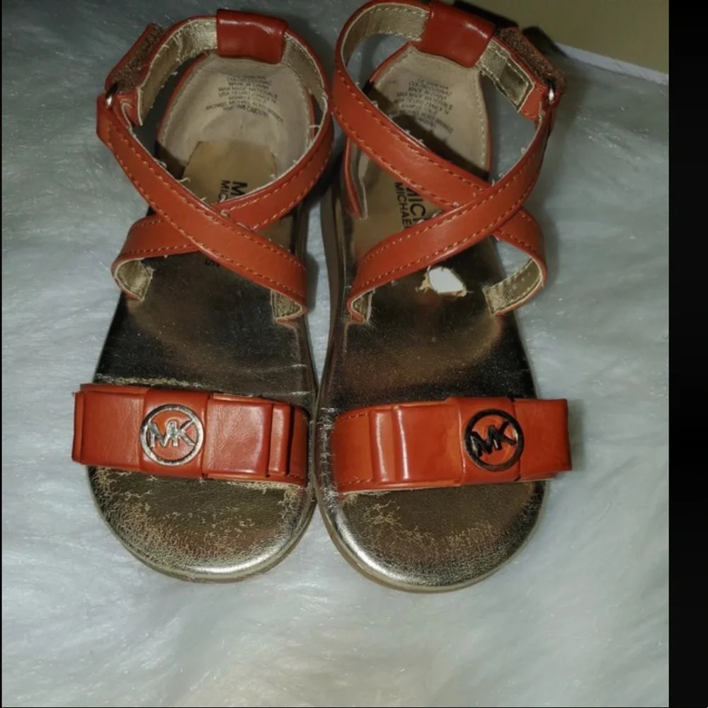 Girl’s Micheal Kors logo sandals 7c EUC
